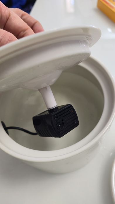 Фонтан, поилка для кошек и собак