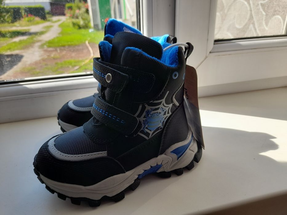 Продаю Новые, детские зимние сапоги!