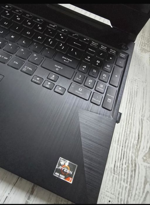 Vând Laptop Gaming Asus TUF A15cu procesor AMD Ryzen 7 4800H pana la 4.20 GHz