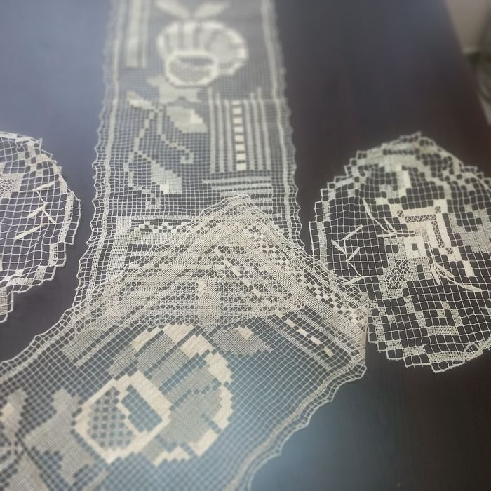 Плетена покривка за маса