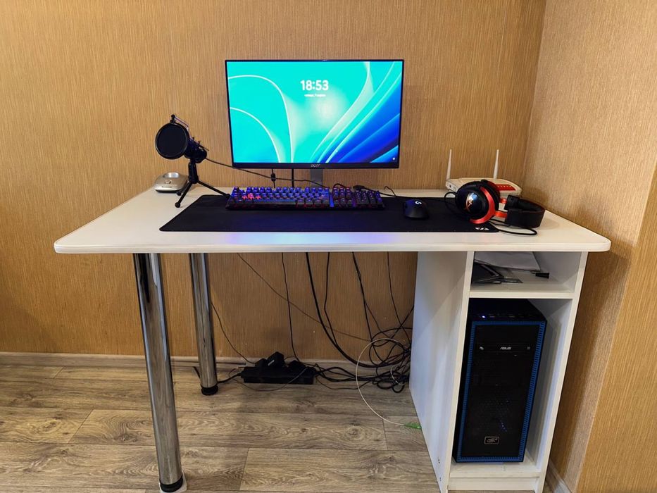 Стол компьютерный