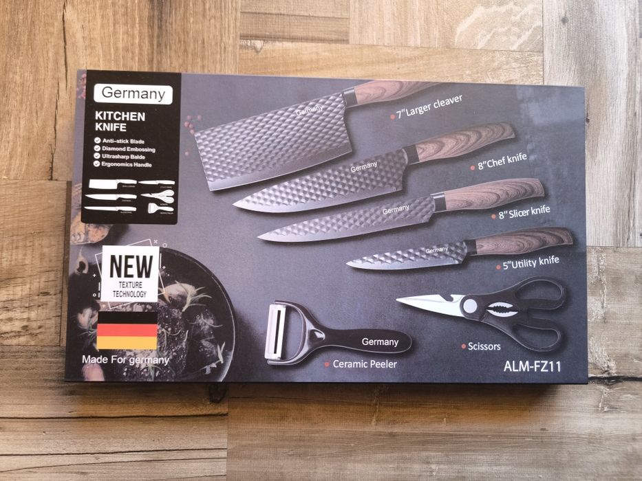 Комплект ножове с ножица и белачкаКомплект ножове с ножица и белачка