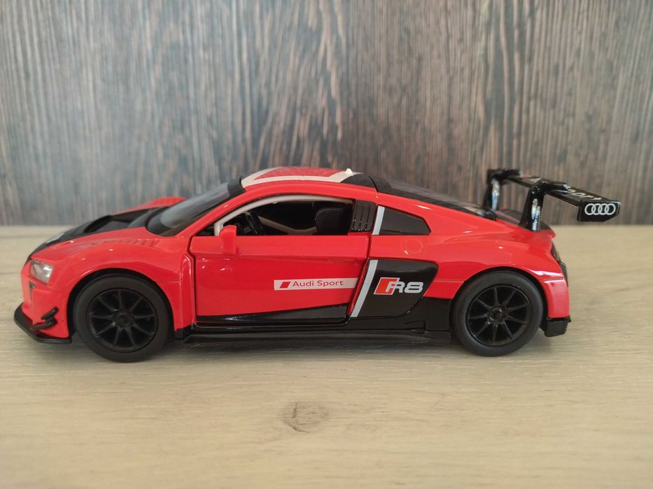 Метална количка AUDI R8 LMS !!!