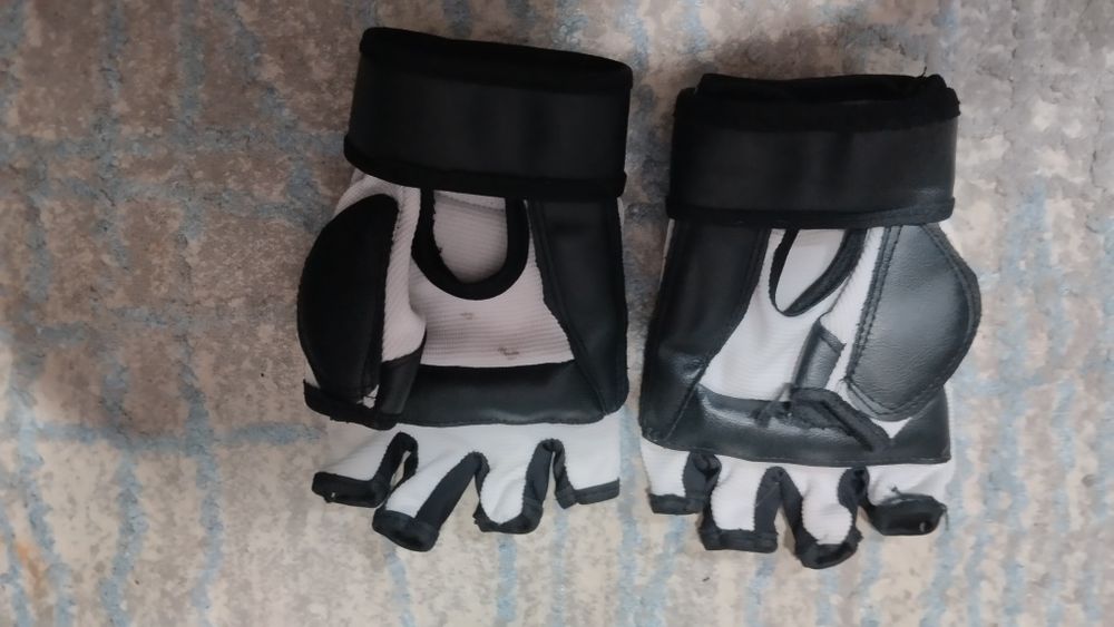 перчатки для тхэквондо WT.