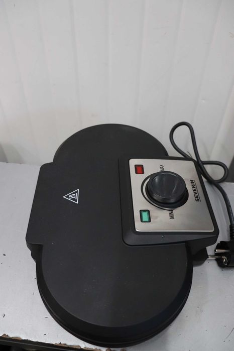 Гофретник Severin Double Waffle Maker, леко спуката и залепена дръжка
