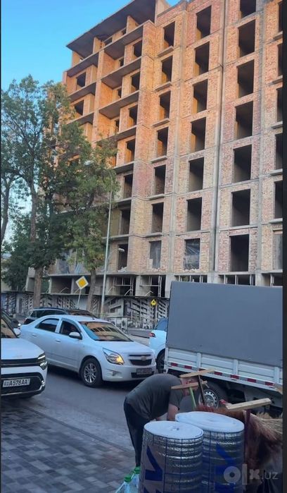 Чилонзор Узбекфильм. 3 хона 103 кв.  Курилиш холатида.