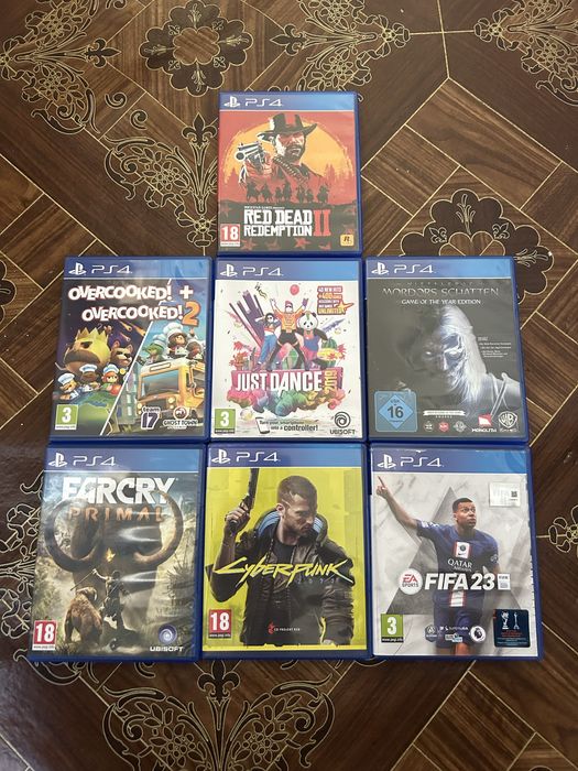 Vând PlayStation 4 Pro + 3 Controllere + 7 Jocuri