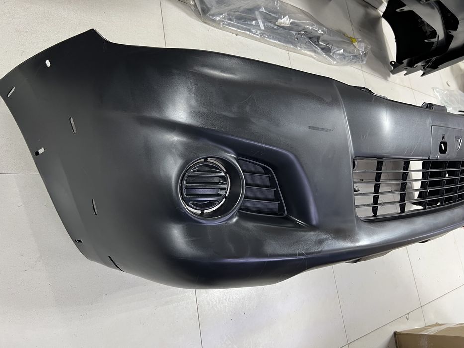 Бампер переднии Hilux