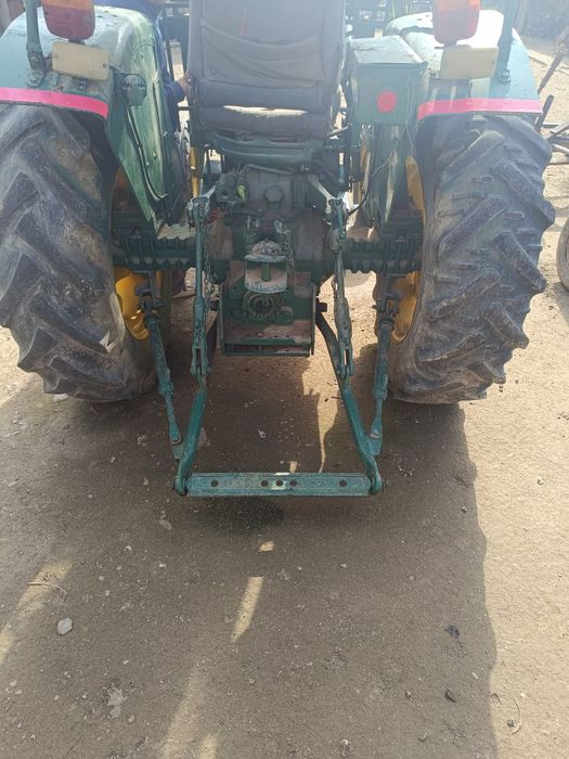 Tractor de vânzare în stare foarte buna de funcționare