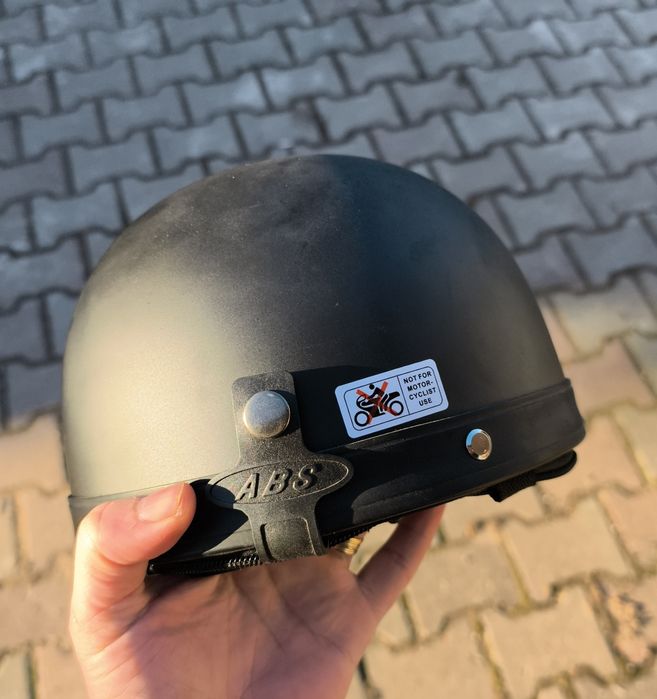 Doua casti ABS ca noi