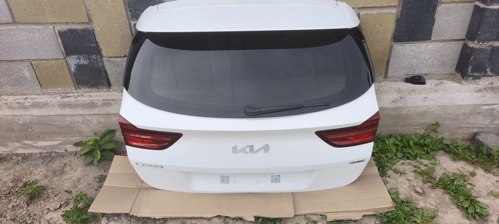 Крышка багажника Киа сид универсал 73700J7210 Kia Ceed