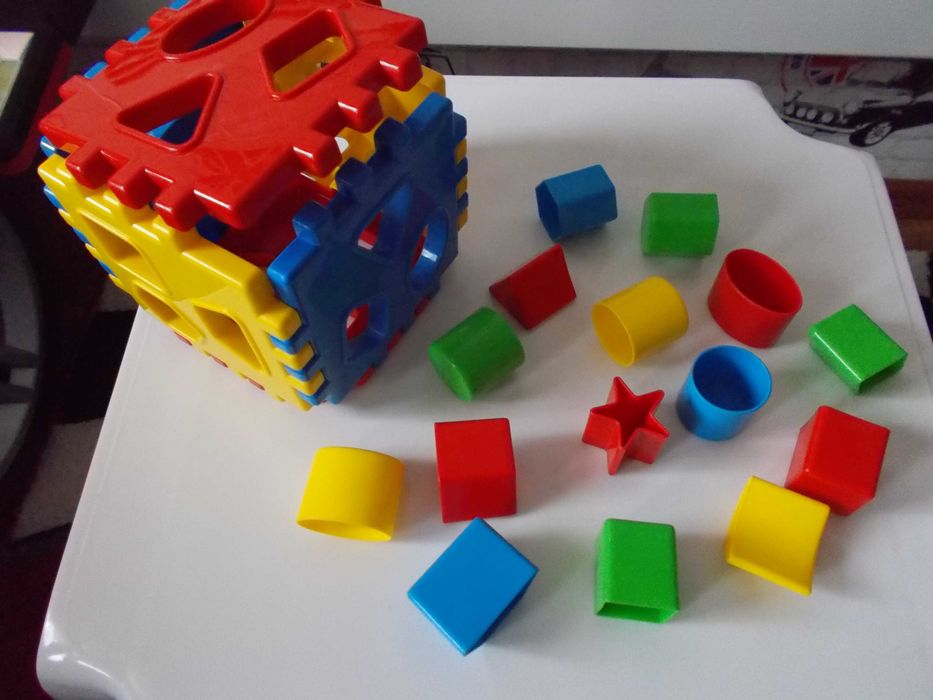 Занимателни бебешки играчки 0-36 мес.