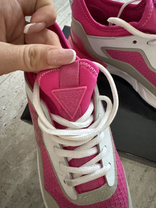 Дамски нови маратонки GUESS