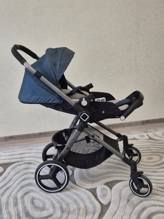 Срочно продам детскую коляску