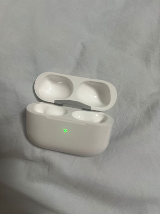 Продаю AirPods Pro 3 кейс