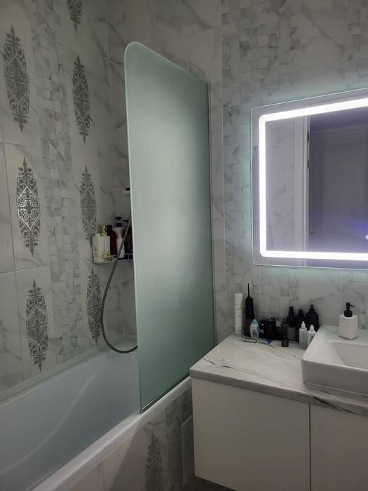 Душевой кабины, стеклянные перегородки!