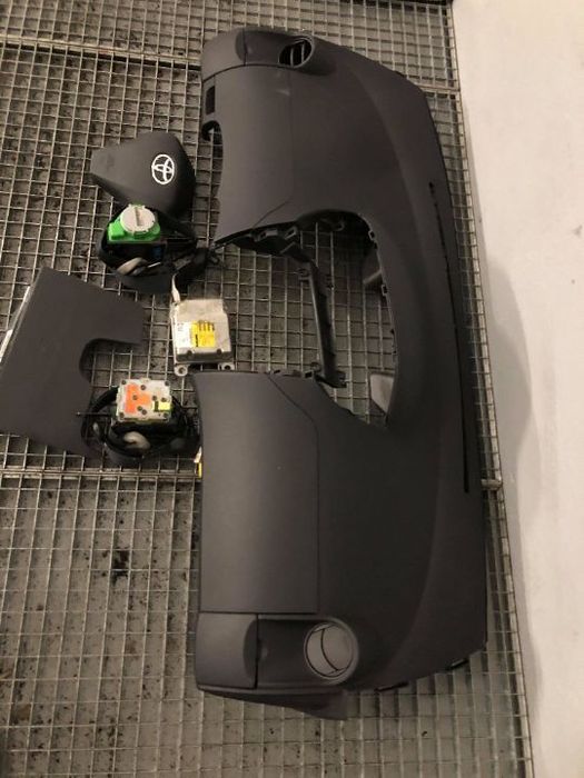 plansa bord completa  toyota yaris  2005-2010