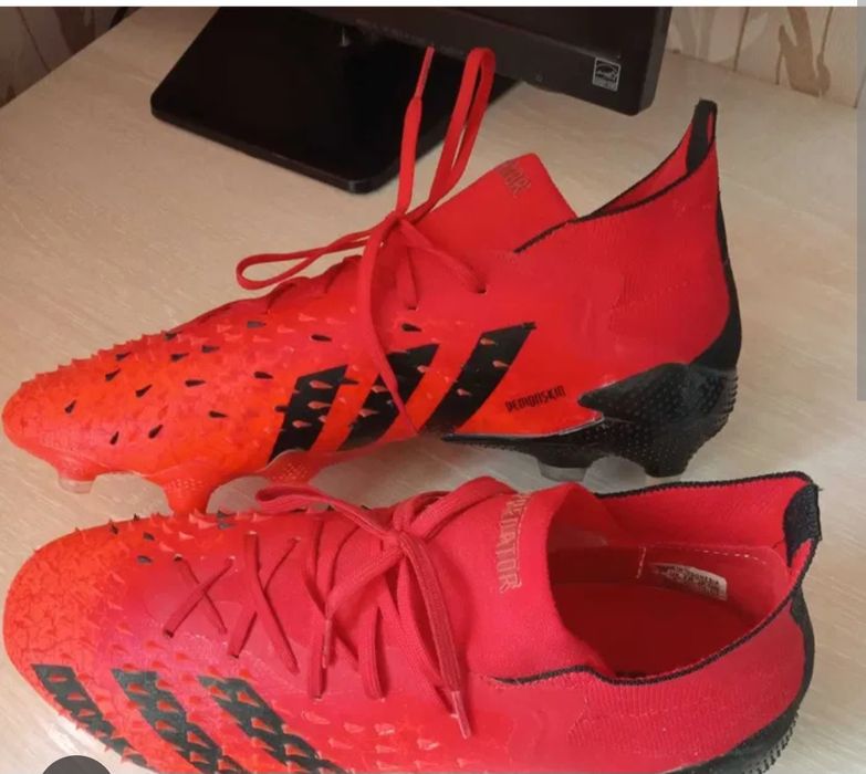 Бутсы қызыл предатор