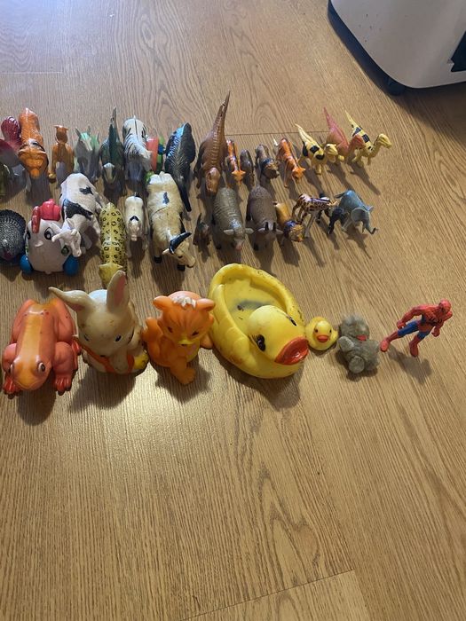 Лот играчки животни