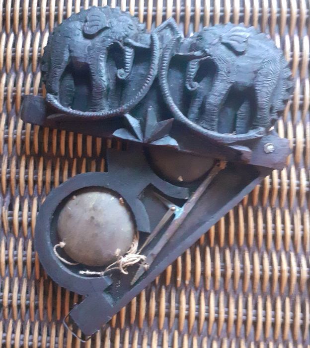 Колекционерска старинна теглилка в дърворезбована кутия