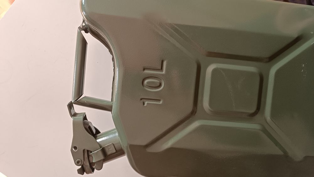 Продам канистру на 10л