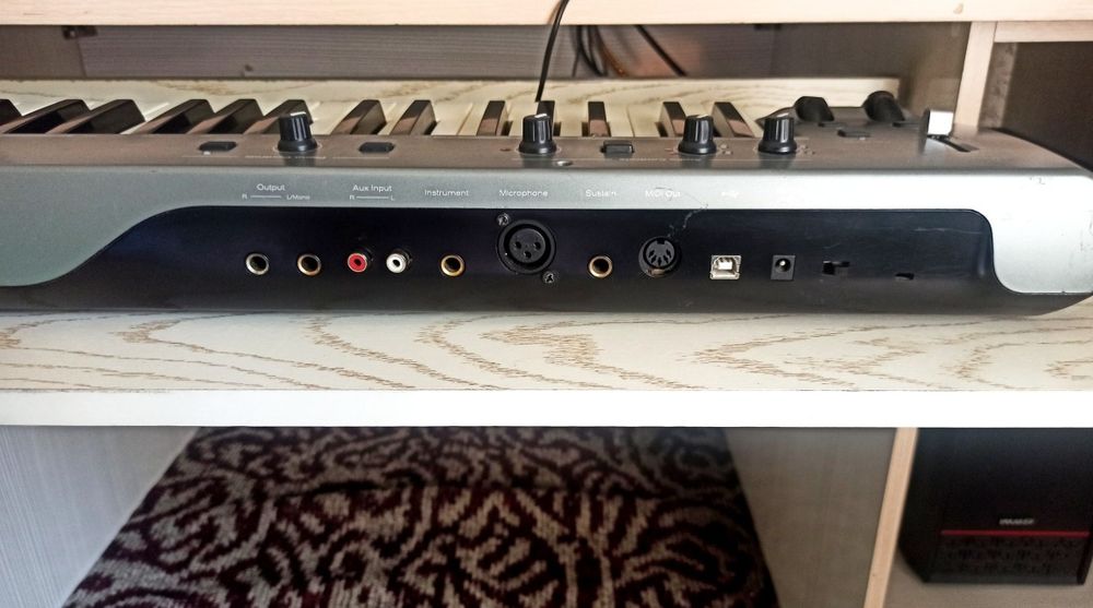 M-audio KeyStudio 49i midi klavish sotiladi