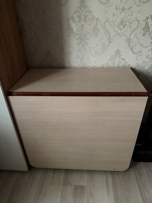 Продам стол трансформер книжка