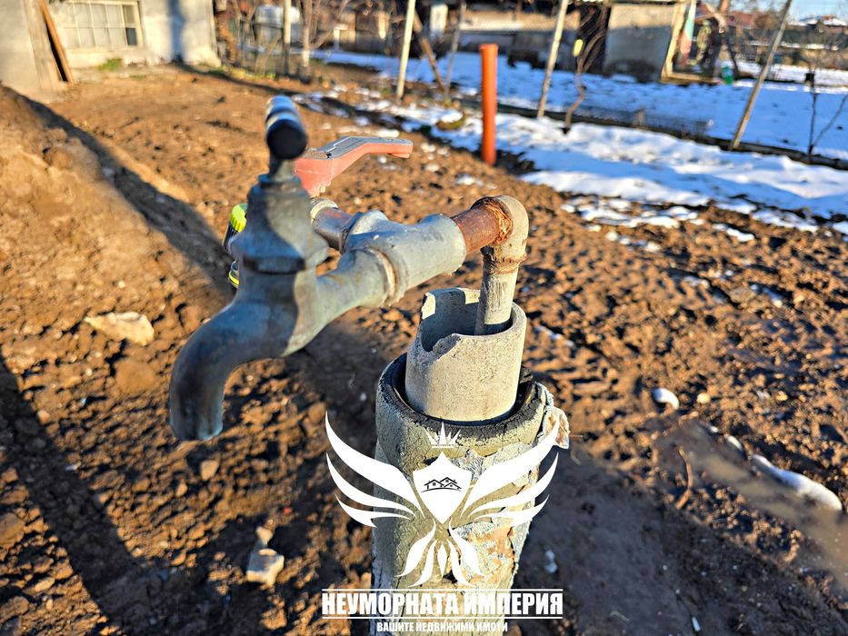 Продавам двуетажна вила/къща 285РЗП в 600кв.м двор в село Избеглии