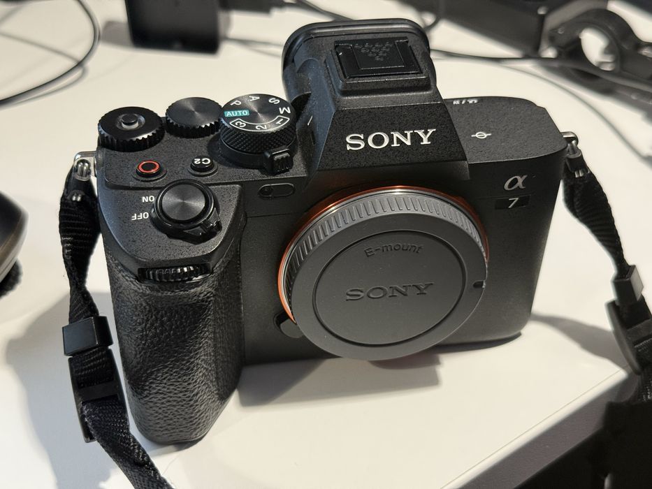 Sony a7 IV - тяло [само на 26к]