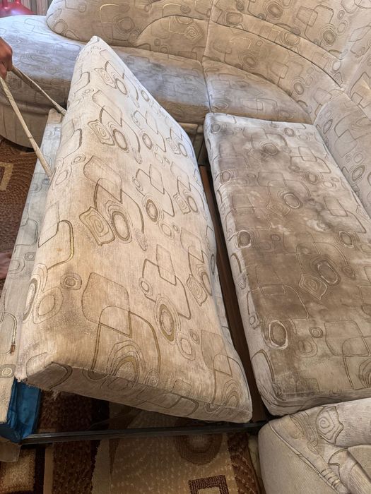 Угловой диван и два кресла