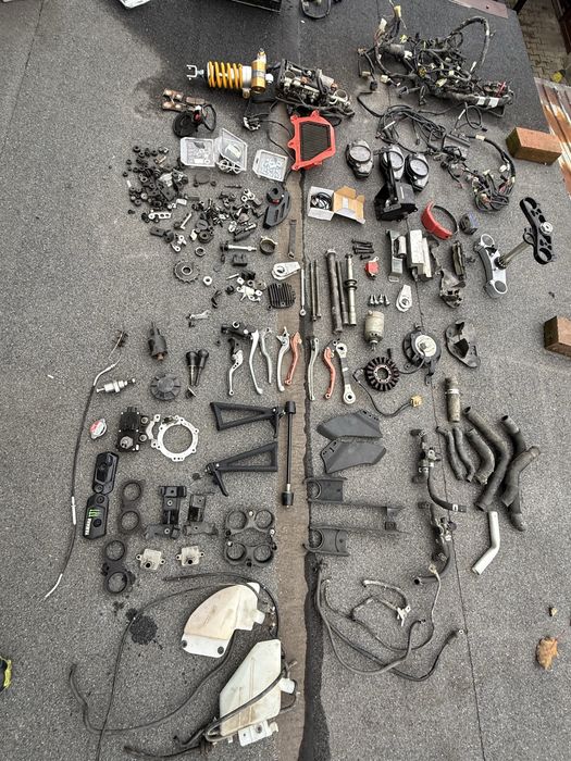 Dezmembrez yamaha r6 r11-rj15