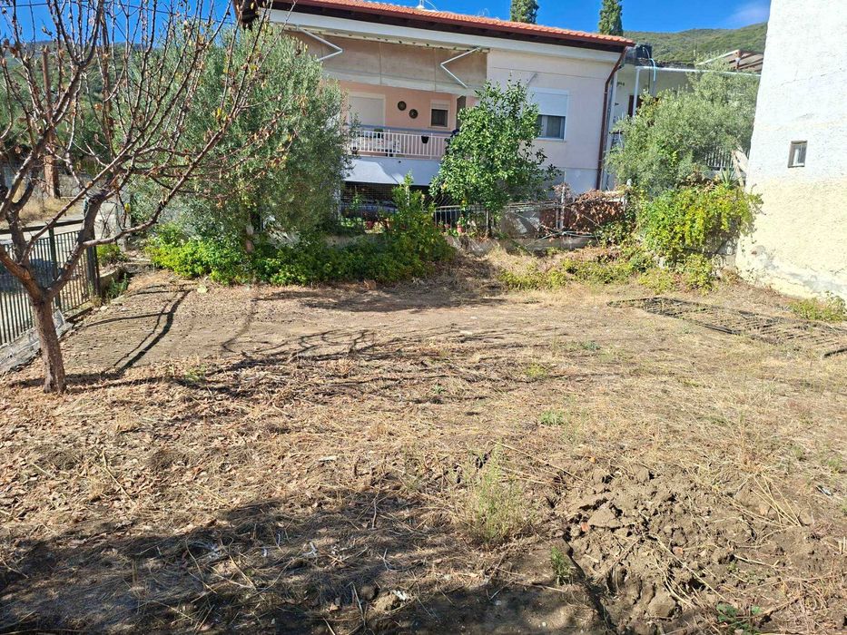 Продава къща 50 м2 с двор 266 м2 до манастира в Асровалта, Гърция