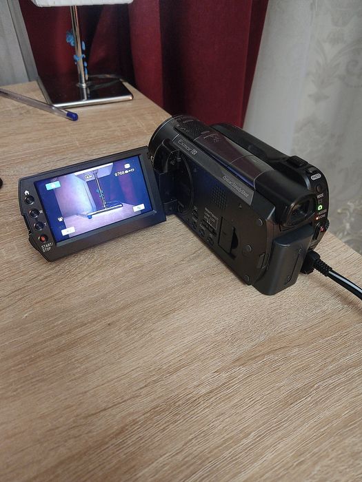 Продам видео камеру
