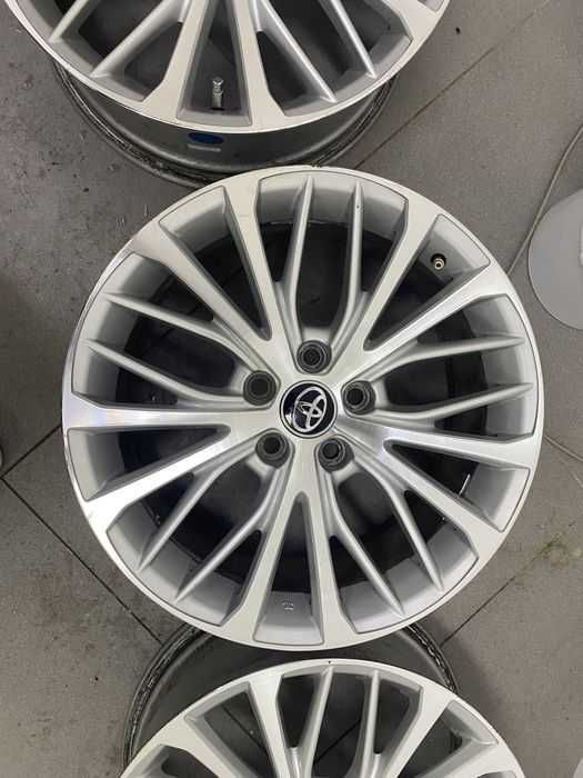 Оригинальные диски toyota camry r18