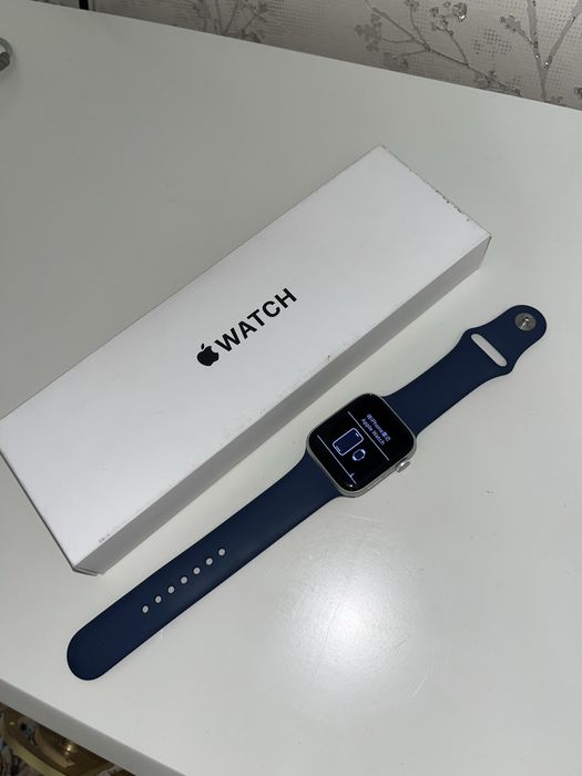 Apple watch SE. GPS GEN 2. 44 mm