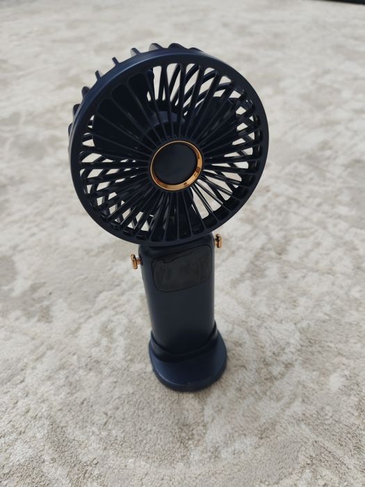 Ручной вентилятор.