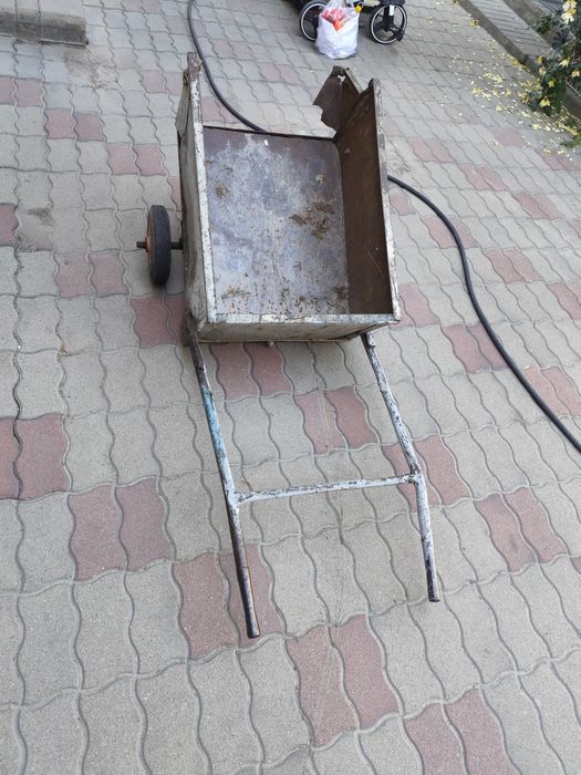 Тележка,тачка для хозяйства.
