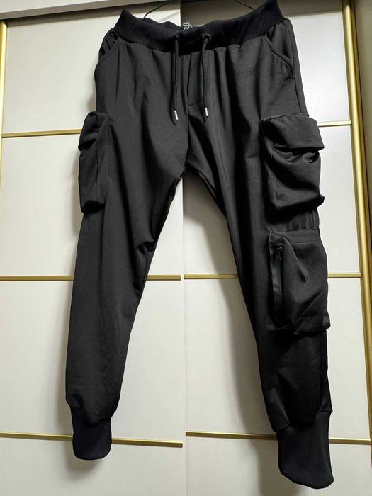 Pantaloni sport moderni