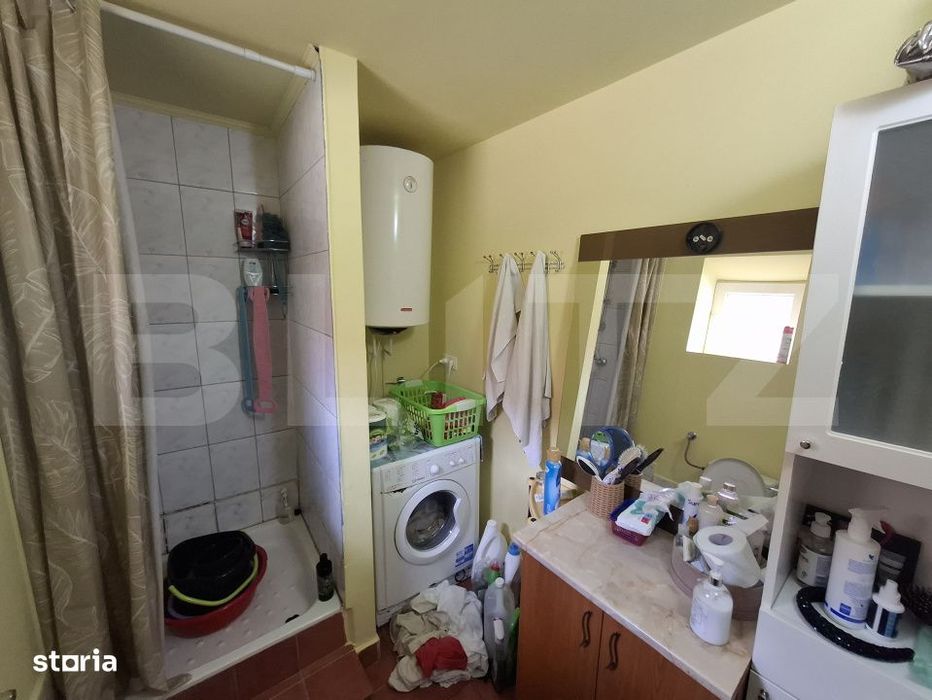 Casa 2 camere, 100 mp, anexe de vanzare, zona Gelu