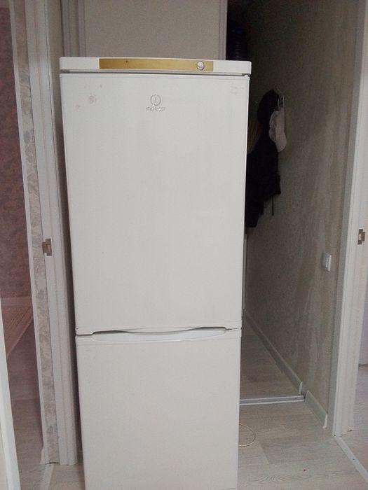 Продается холодильник Indesit