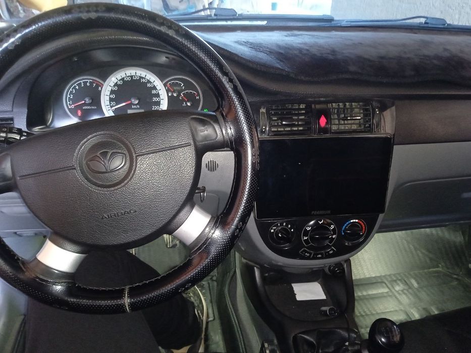 Lacetti 1.6 sotiladi