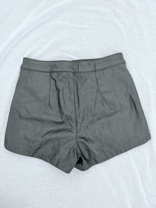 къси кожени панталони HM размер S