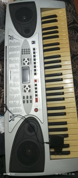 Продам синтезатор