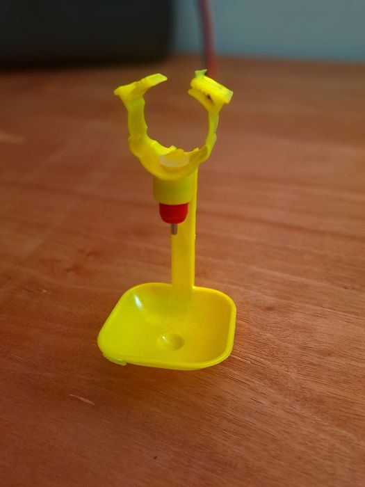 Parrandalar uchun avtomatik suv ichgich (nipelli)