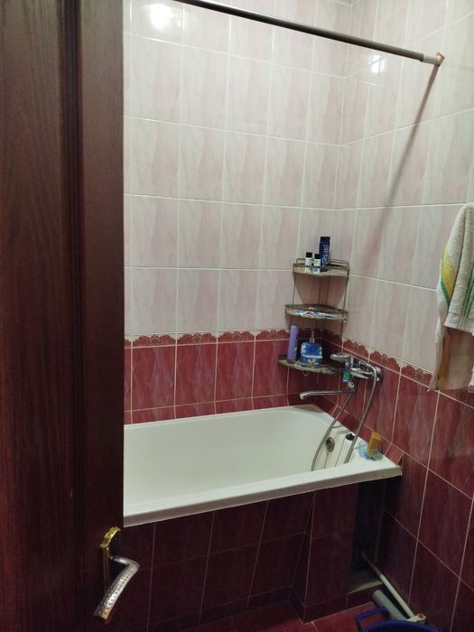 1 xonali uy sotiladi. 42500$  bez makler. 1/4/4