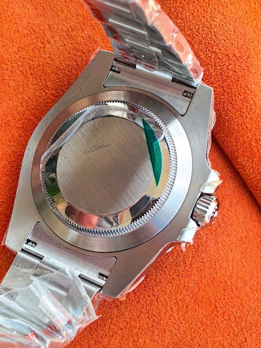 Rolex Submariner Hulk с 3 секунди отклонение