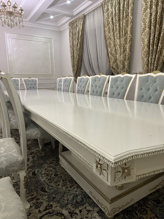 Стол со стульями