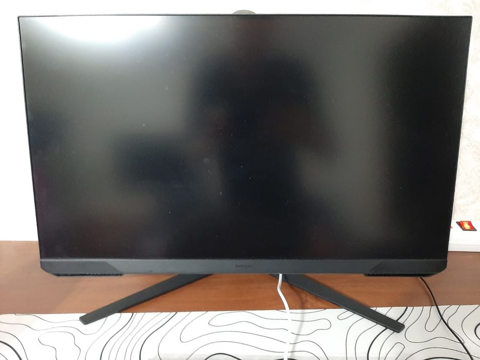 Монитор самсунг в хорошем состоянии