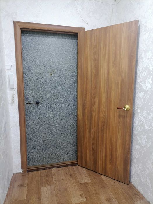 продам входную дверь