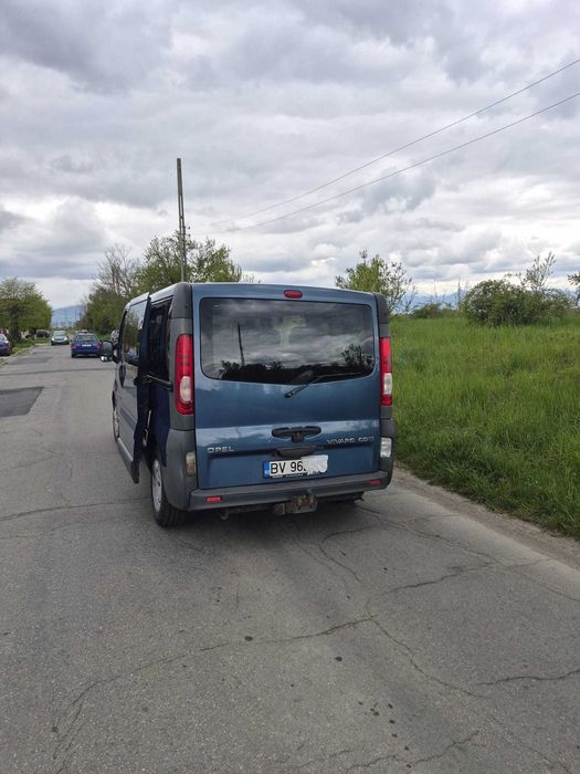 Opel Vivaro 8+1 , varianta lunga